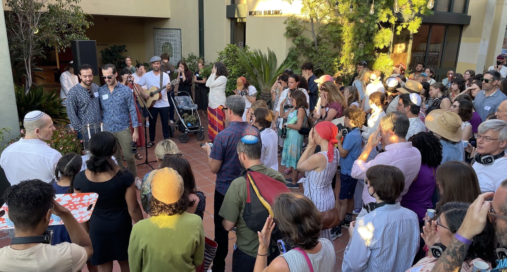 Rabbi Susan Goldberg during Shabbat service